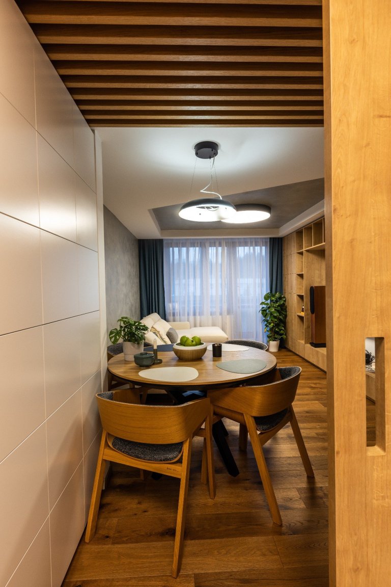 manželský pár s dvoma deťmi už dlhšie uvažovali nad zmenou. dlhodobo bývali v trojizbovom byte, kde všetci oceňovali blízkosť centra mesta. vhodný rodinný dom…