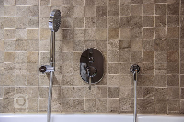 add picture to album