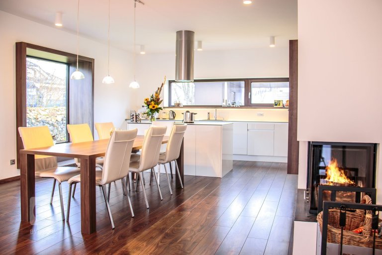 add picture to album