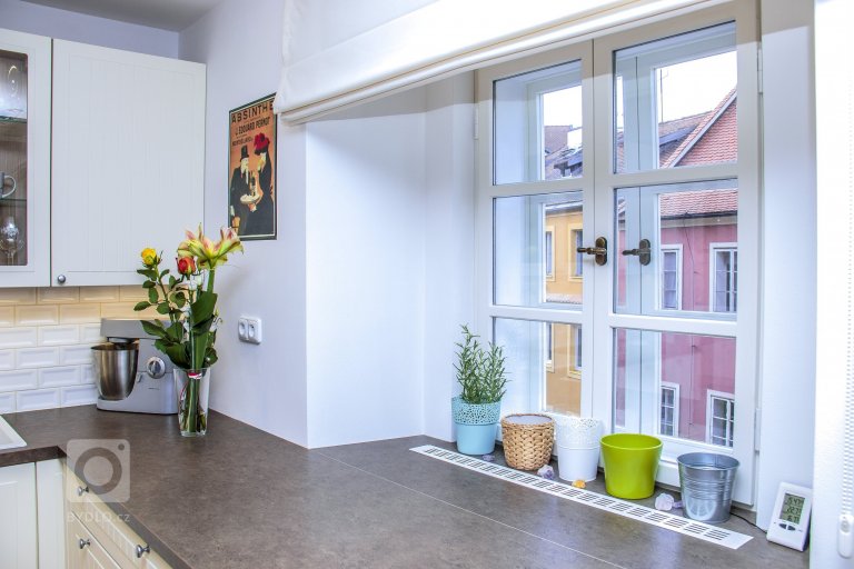 add picture to album