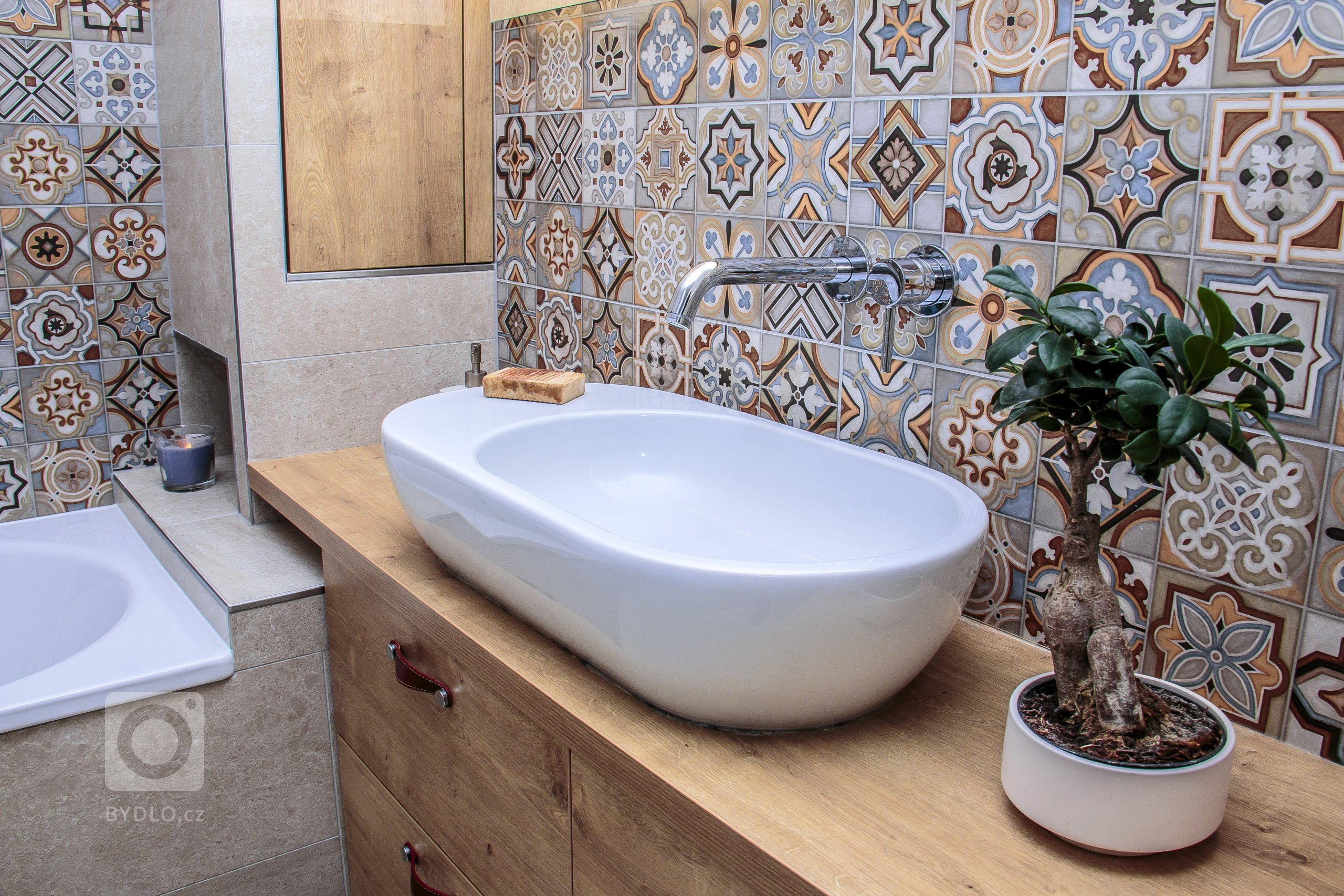 Náročná rekonstrukce bytu v centru Chebu z 19. století. Kompletní návrh a realizace kuchyně v barvě vanilky.&nbsp;Stylově měla kuchyně odpovídat původním…