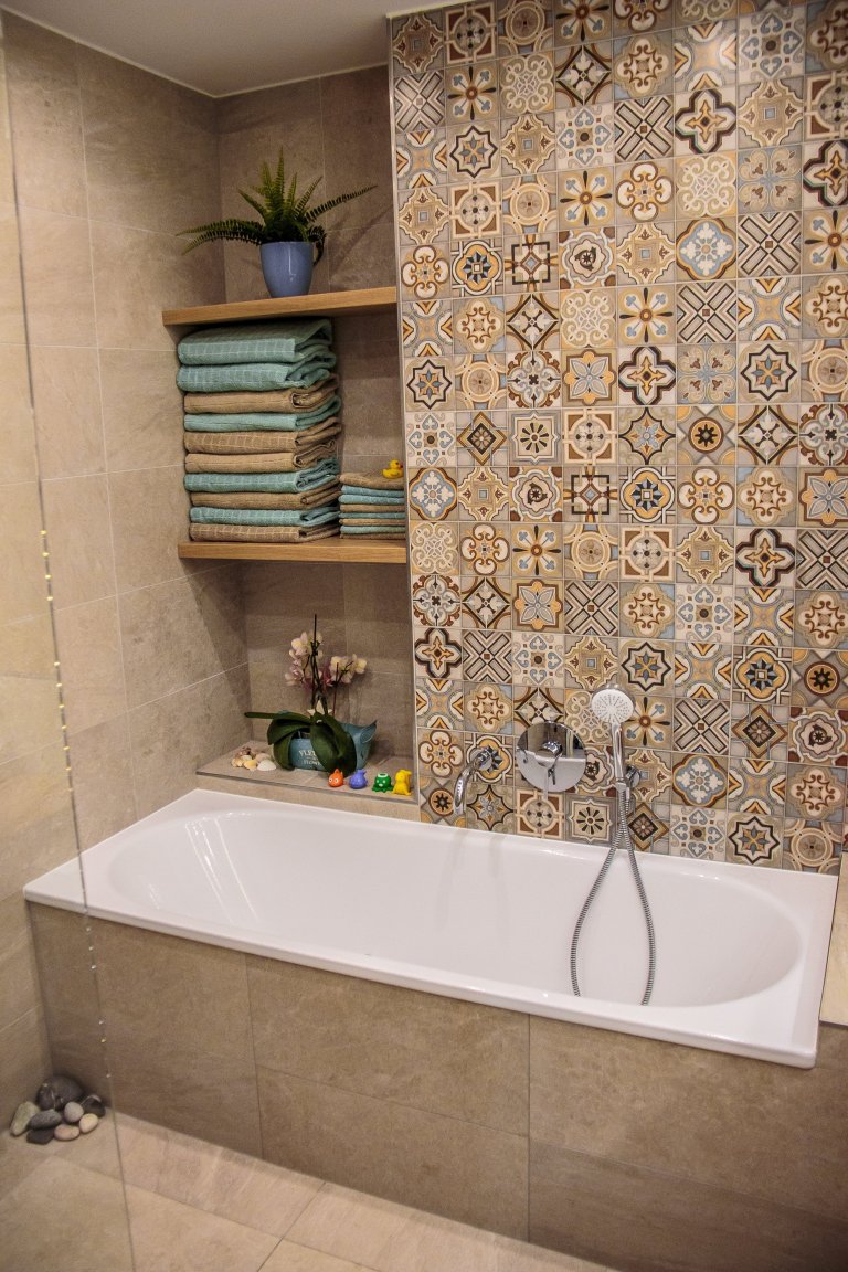 Náročná rekonstrukce bytu v centru Chebu z 19. století. Kompletní návrh a realizace kuchyně v barvě vanilky.&nbsp;Stylově měla kuchyně odpovídat původním…