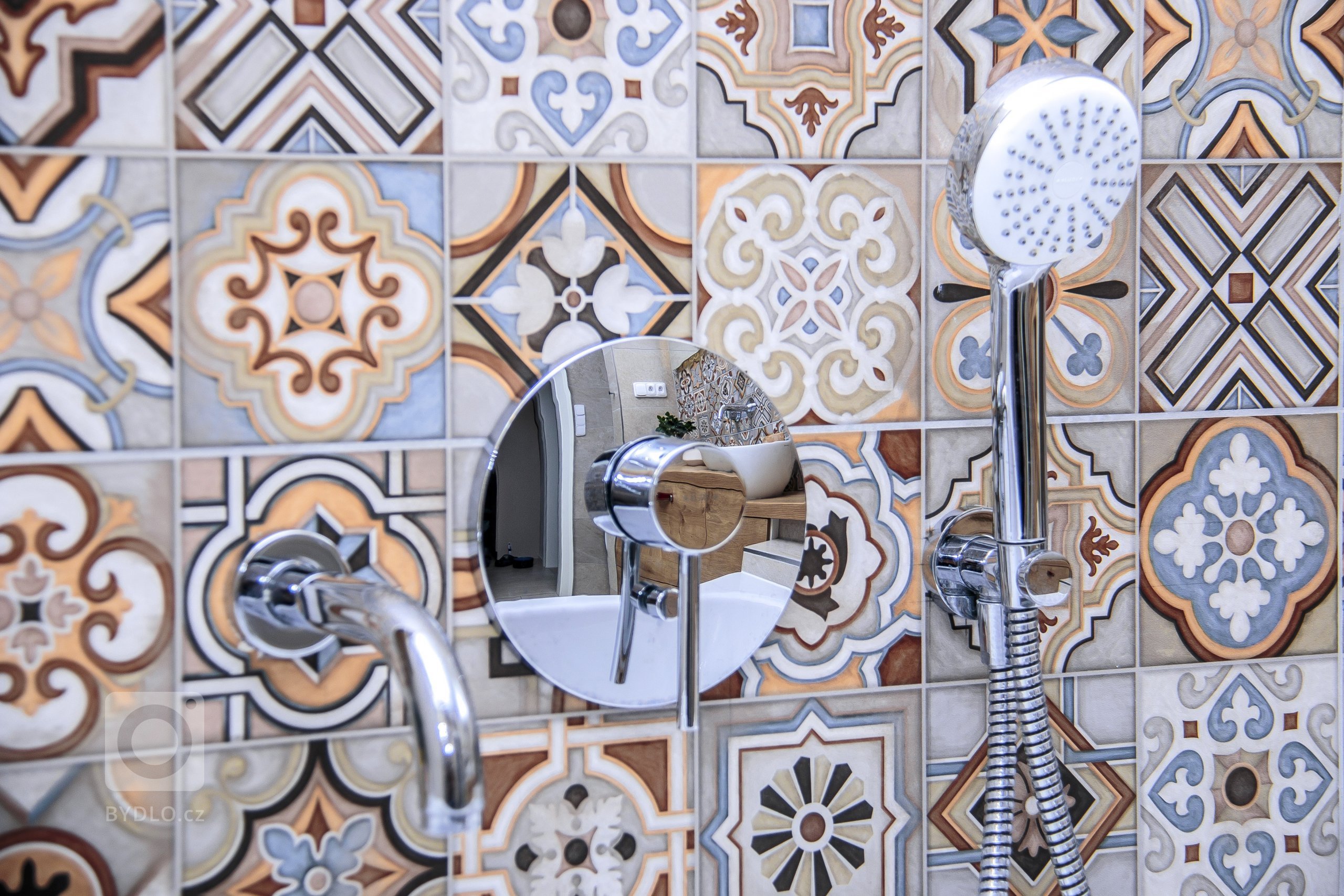 Náročná rekonstrukce bytu v centru Chebu z 19. století. Kompletní návrh a realizace kuchyně v barvě vanilky.&nbsp;Stylově měla kuchyně odpovídat původním…