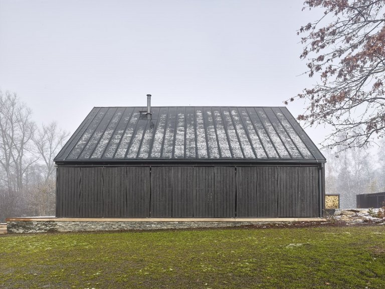 jižní pohled - zavřené okenice