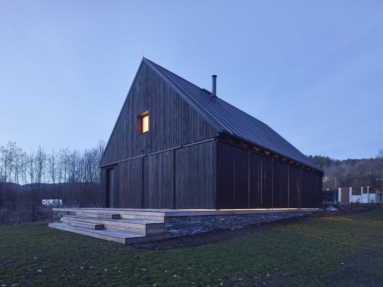 noční jihozápadní pohled
