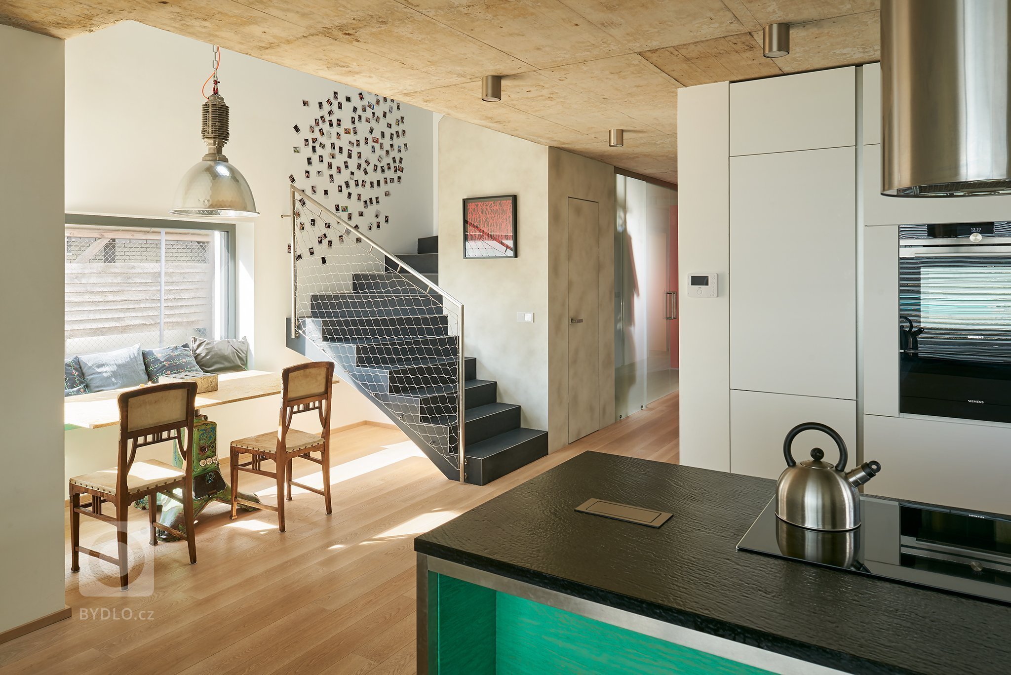 První věc, která v domě na první pohled zaujme, je samotný prostor. V nepřeplněném interiéru je proto místo pro jednotlivé kusy&nbsp;nábytkua zajímavé detaily.…