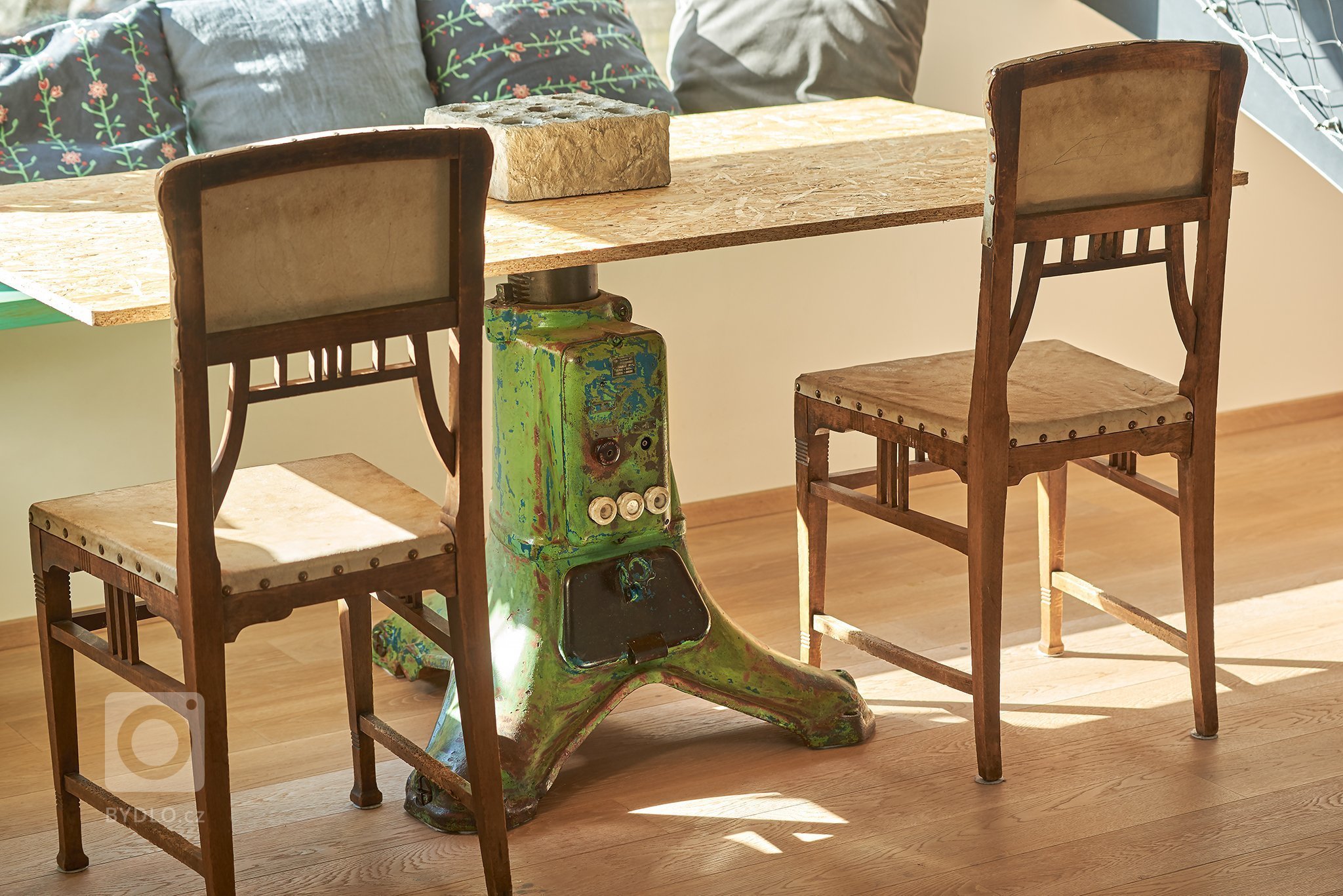 První věc, která v domě na první pohled zaujme, je samotný prostor. V nepřeplněném interiéru je proto místo pro jednotlivé kusy&nbsp;nábytkua zajímavé detaily.…