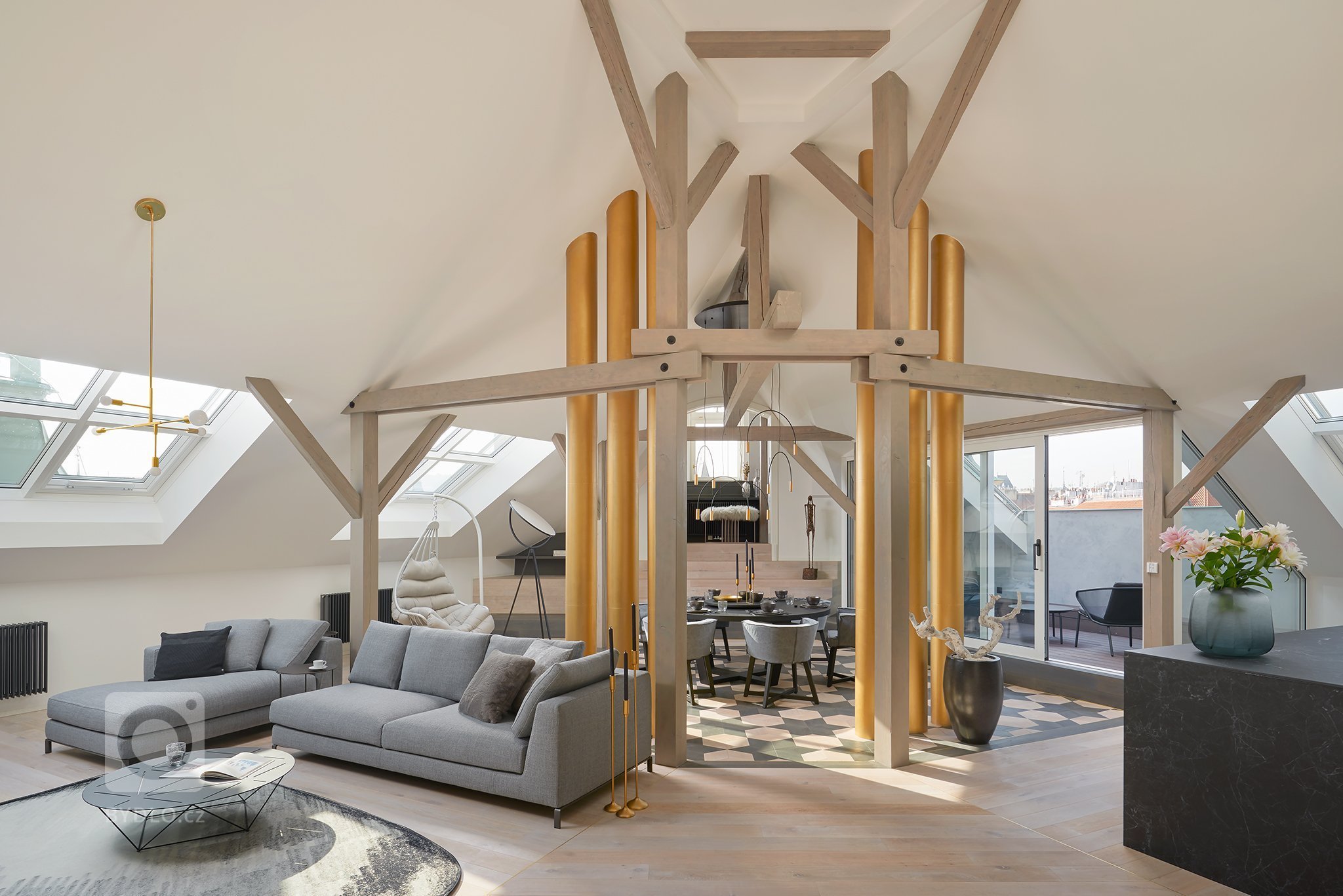 Rekonstrukce půdního bytu v historickém domě.
