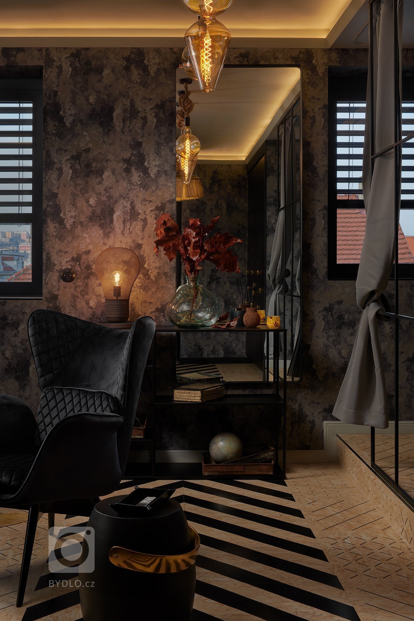 Glamour styl -&nbsp;interiér s nádechem luxusu, do jisté míry jde o určitou extravaganci a odvahu kombinovat historické a umělecké kousky s&nbsp;moderními…