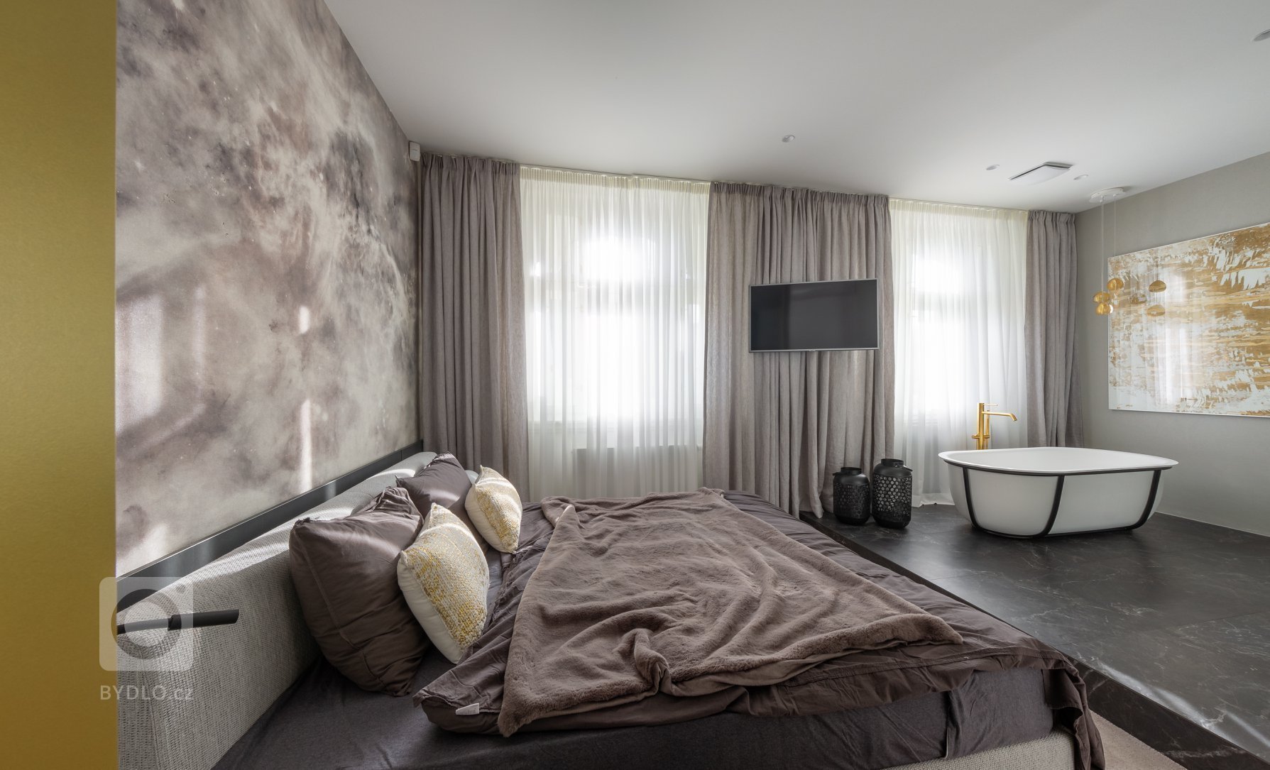 Rekonstrukce půdního bytu v historickém domě.
