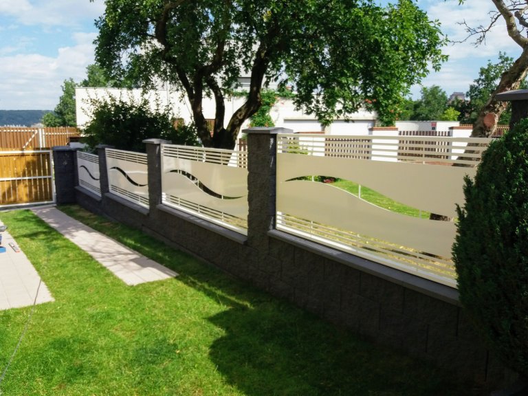 Designový plot