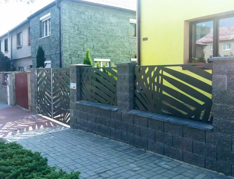 Dodání a montáž designových panelů a kompletní otevírané brány.

&nbsp;
