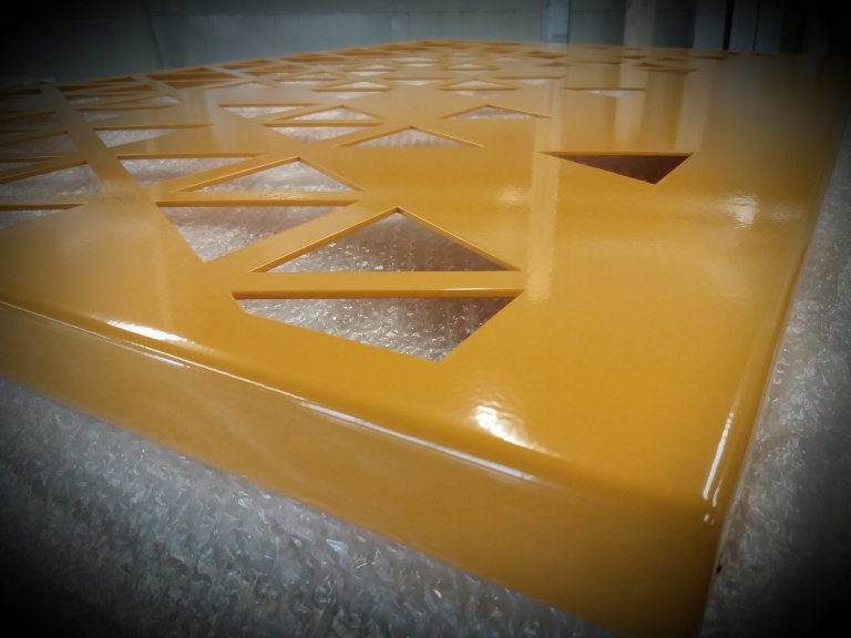 Dodání balkonového zábradlí k rodinnému domu.

Vyrobeno z hliníku.
