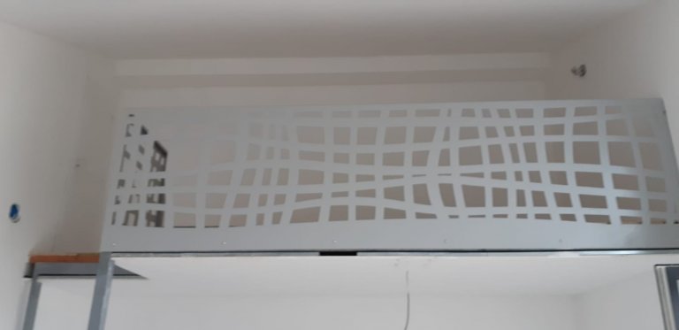 Dodání a montáž designového zábradlí v interiéru rodinného domu.

Vyrobeno z hlinkového plechu.

