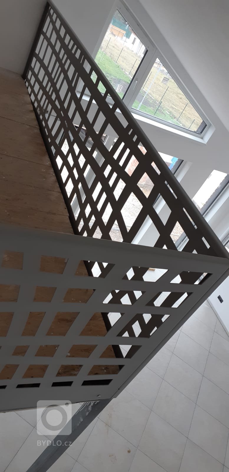 Dodání a montáž designového zábradlí v interiéru rodinného domu.

Vyrobeno z hlinkového plechu.
