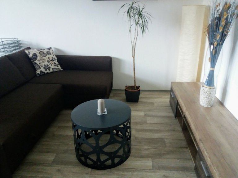 Konferenční stolek 2