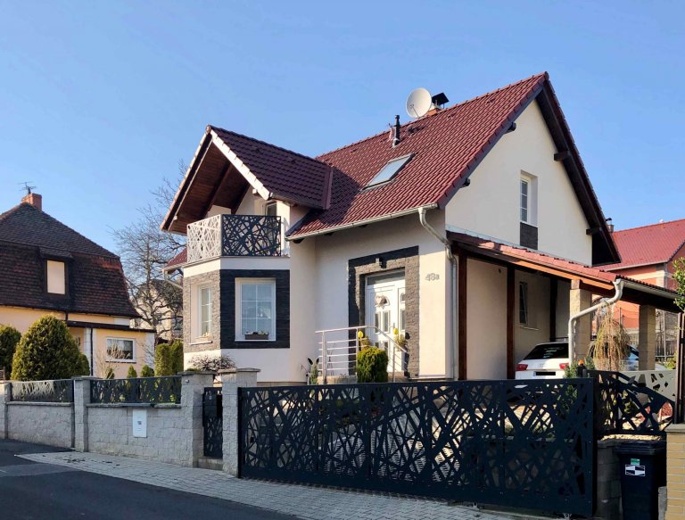 Moderní plot a balkonové zábradlí