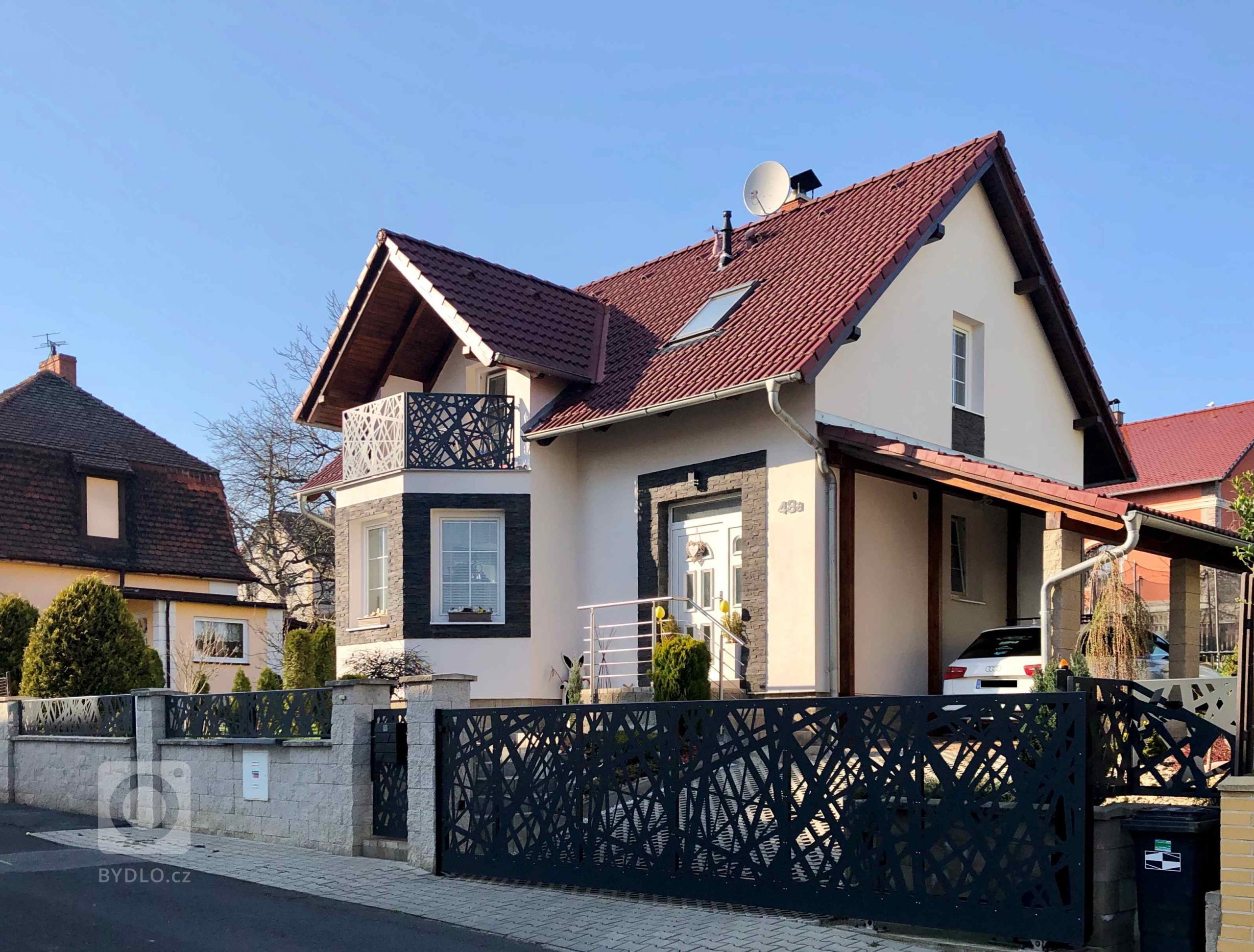 Jak lze&nbsp;oživit Váš dům a sladit jednotlivé prvky v moderním designu?&nbsp;Moderní plot, balkonové zábradlí a posuvná vjezdová brána v oblíbeném designu…