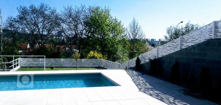 add picture to album