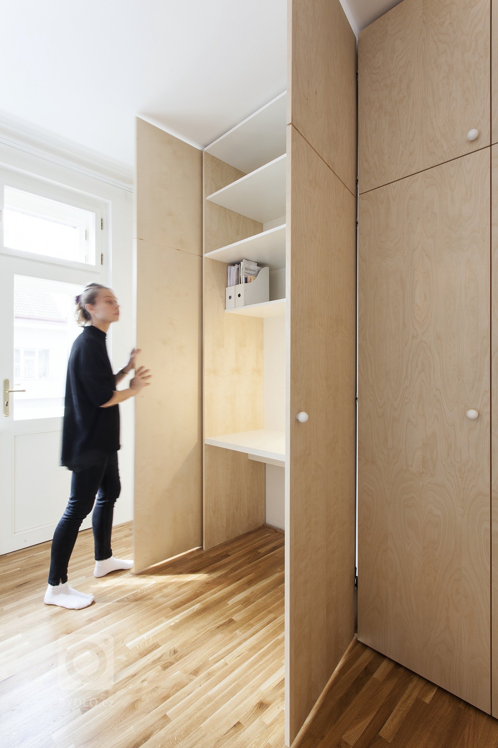 Sloučení dvou bytových jednotek (2+1 s garsonkou). Vzniká jednoúrovňový byt 4+kk o celkové ploše 116 m2. Jen malými dispozičními úpravami dosahujeme úplně…