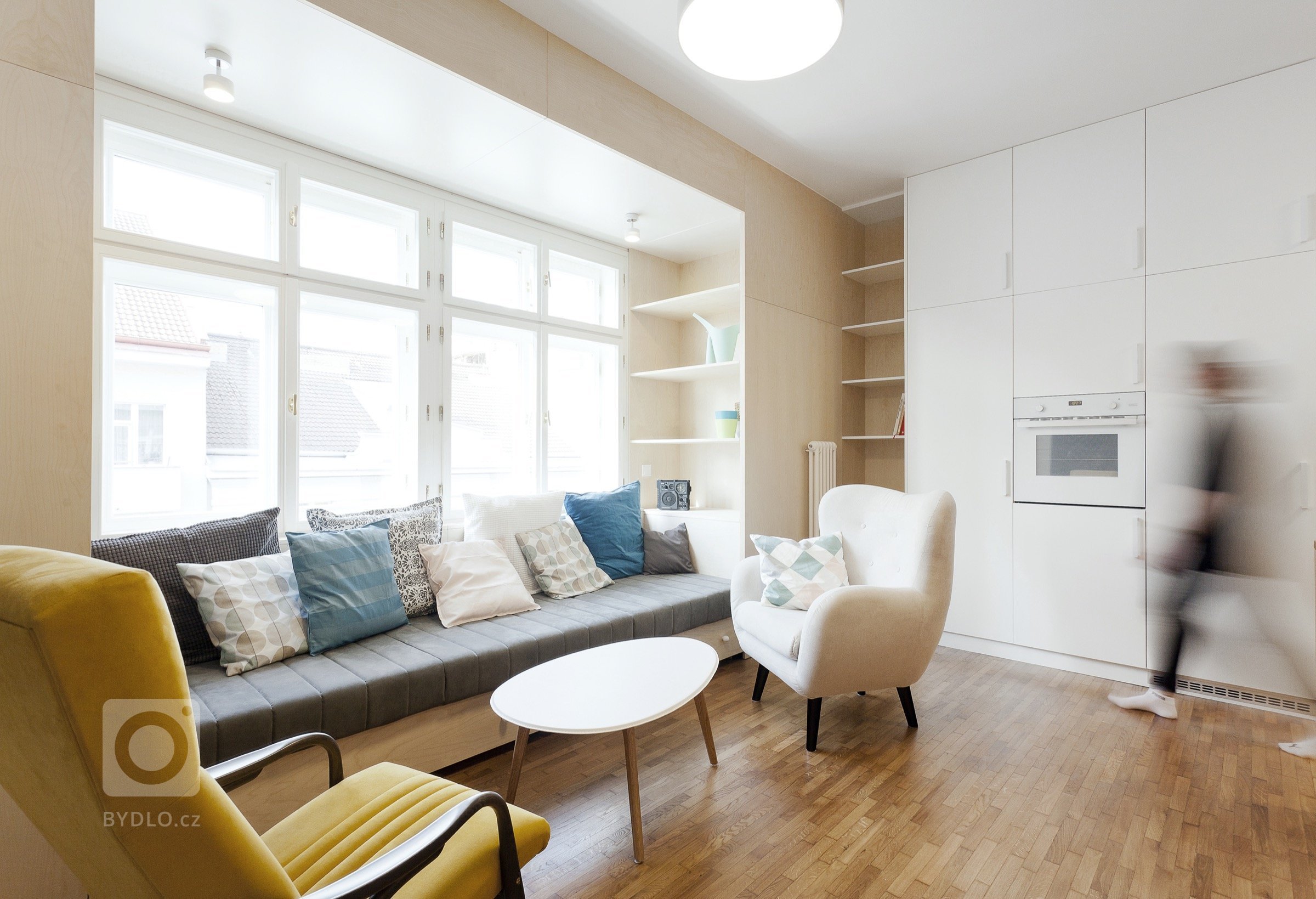 Sloučení dvou bytových jednotek (2+1 s garsonkou). Vzniká jednoúrovňový byt 4+kk o celkové ploše 116 m2. Jen malými dispozičními úpravami dosahujeme úplně…