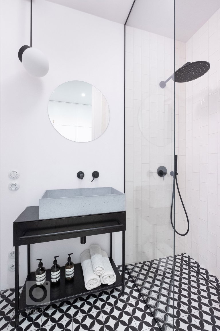 add picture to album