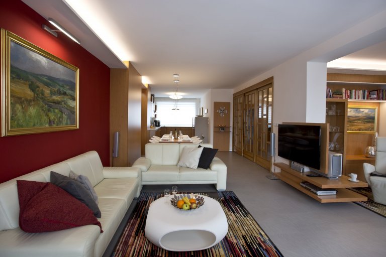 Když děti vylétnou z hnízda je čas na změnu, aneb &bdquo;kdy když ne teď&ldquo;. Tak bychom mohli charakterizovat radikální proměnu velkého obytného prostoru v…