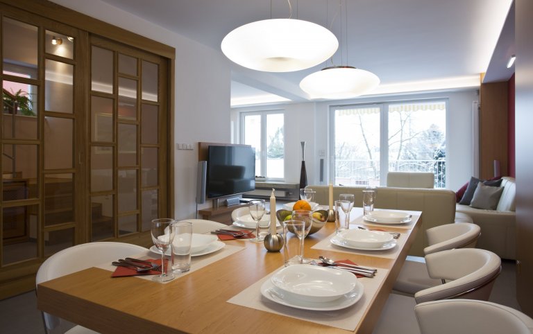 Když děti vylétnou z hnízda je čas na změnu, aneb &bdquo;kdy když ne teď&ldquo;. Tak bychom mohli charakterizovat radikální proměnu velkého obytného prostoru v…