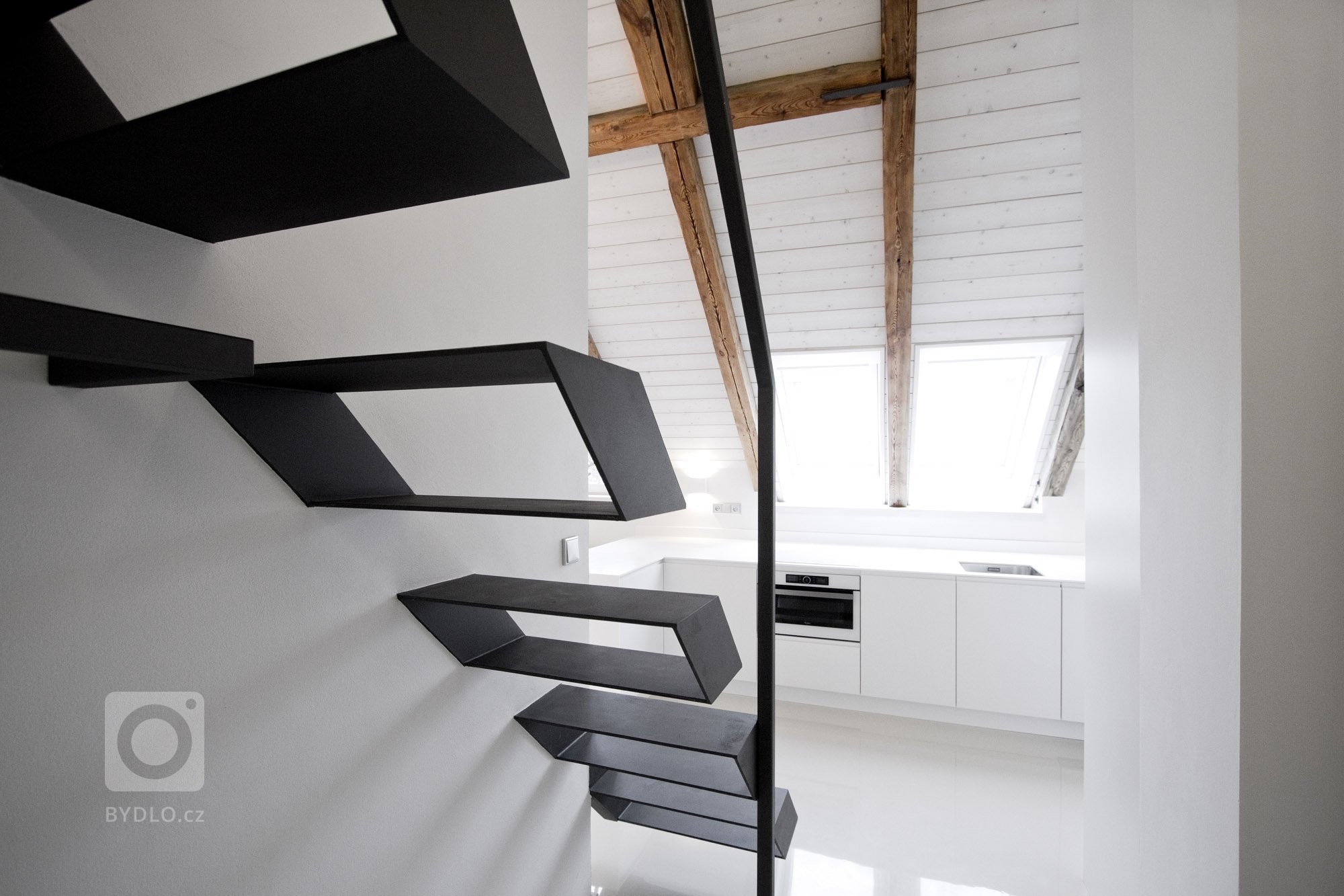 PŮVODNÍ STAV
Jedná se o&nbsp;nájemní vilu z&nbsp;roku 1910. Vila má 3 nadzemní podlaží, jedno podzemní, které je možné díky svažitému terénu plnohodnotně…