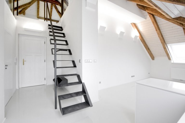 PŮVODNÍ STAV
Jedná se o&nbsp;nájemní vilu z&nbsp;roku 1910. Vila má 3 nadzemní podlaží, jedno podzemní, které je možné díky svažitému terénu plnohodnotně…