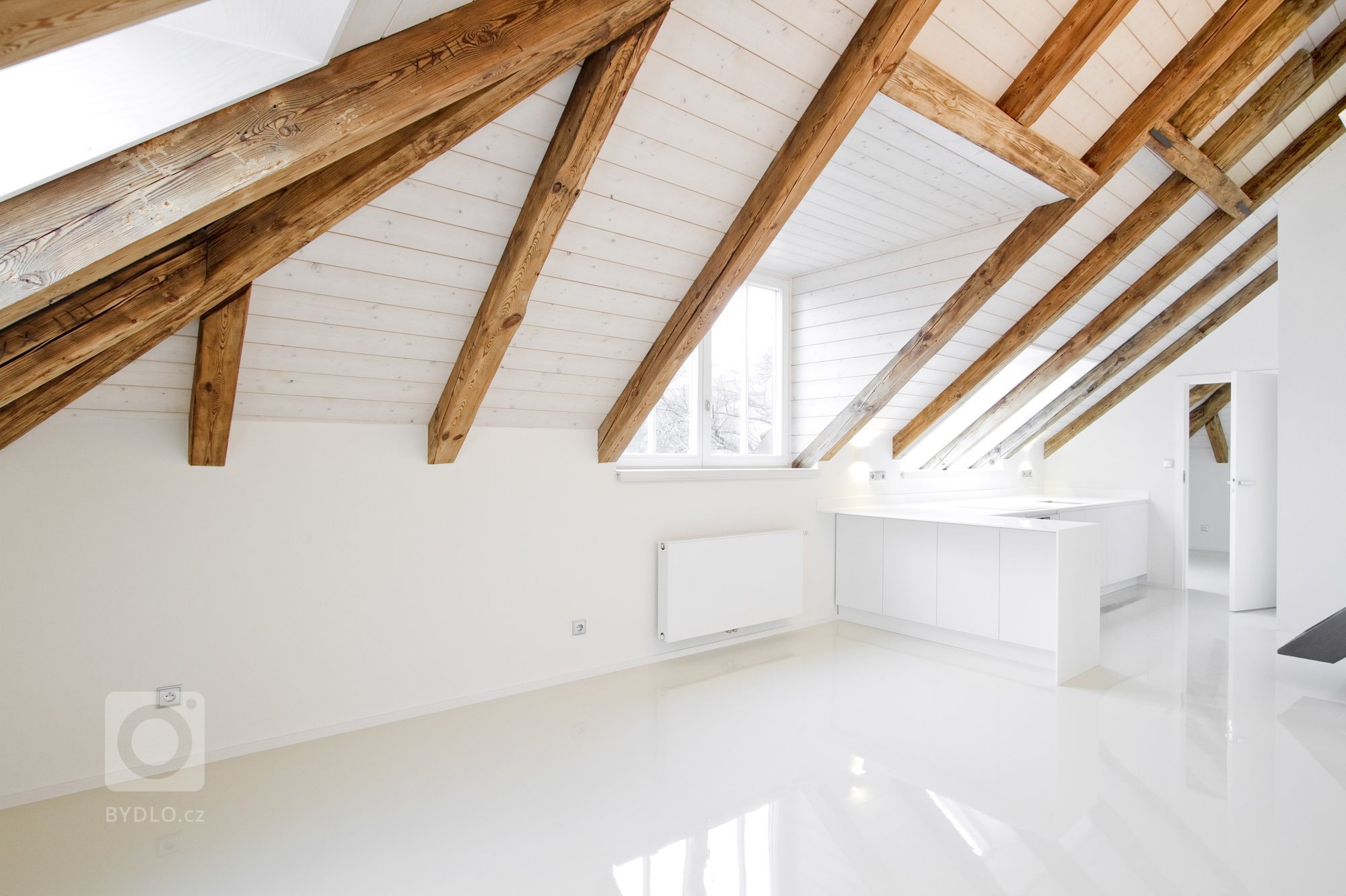 PŮVODNÍ STAV
Jedná se o&nbsp;nájemní vilu z&nbsp;roku 1910. Vila má 3 nadzemní podlaží, jedno podzemní, které je možné díky svažitému terénu plnohodnotně…