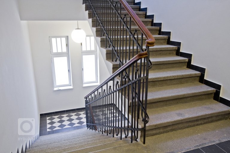 add picture to album