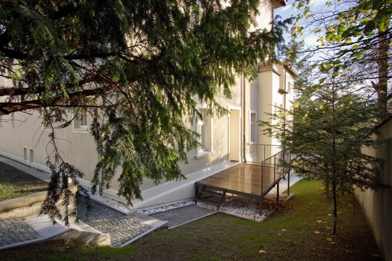 PŮVODNÍ STAV
Jedná se o&nbsp;nájemní vilu z&nbsp;roku 1910. Vila má 3 nadzemní podlaží, jedno podzemní, které je možné díky svažitému terénu plnohodnotně…