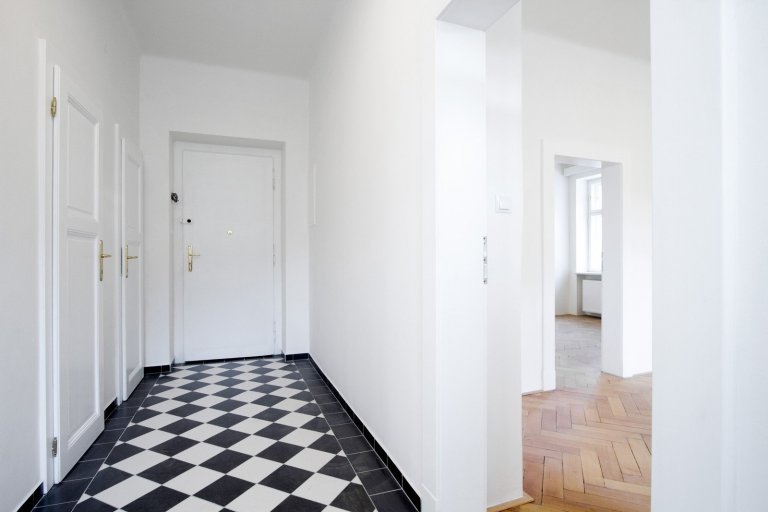 PŮVODNÍ STAV
Jedná se o&nbsp;nájemní vilu z&nbsp;roku 1910. Vila má 3 nadzemní podlaží, jedno podzemní, které je možné díky svažitému terénu plnohodnotně…