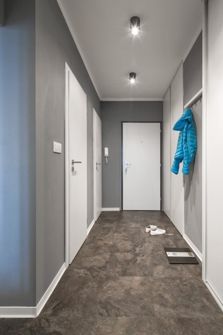 Kompletní rekonstrukce bytu 2+1 o ploše 37m2.

Dispozice zůstala původní; jedním z&nbsp;důvodů byla cena, jelikož všechny příčky jsou panelové a jejich změna…