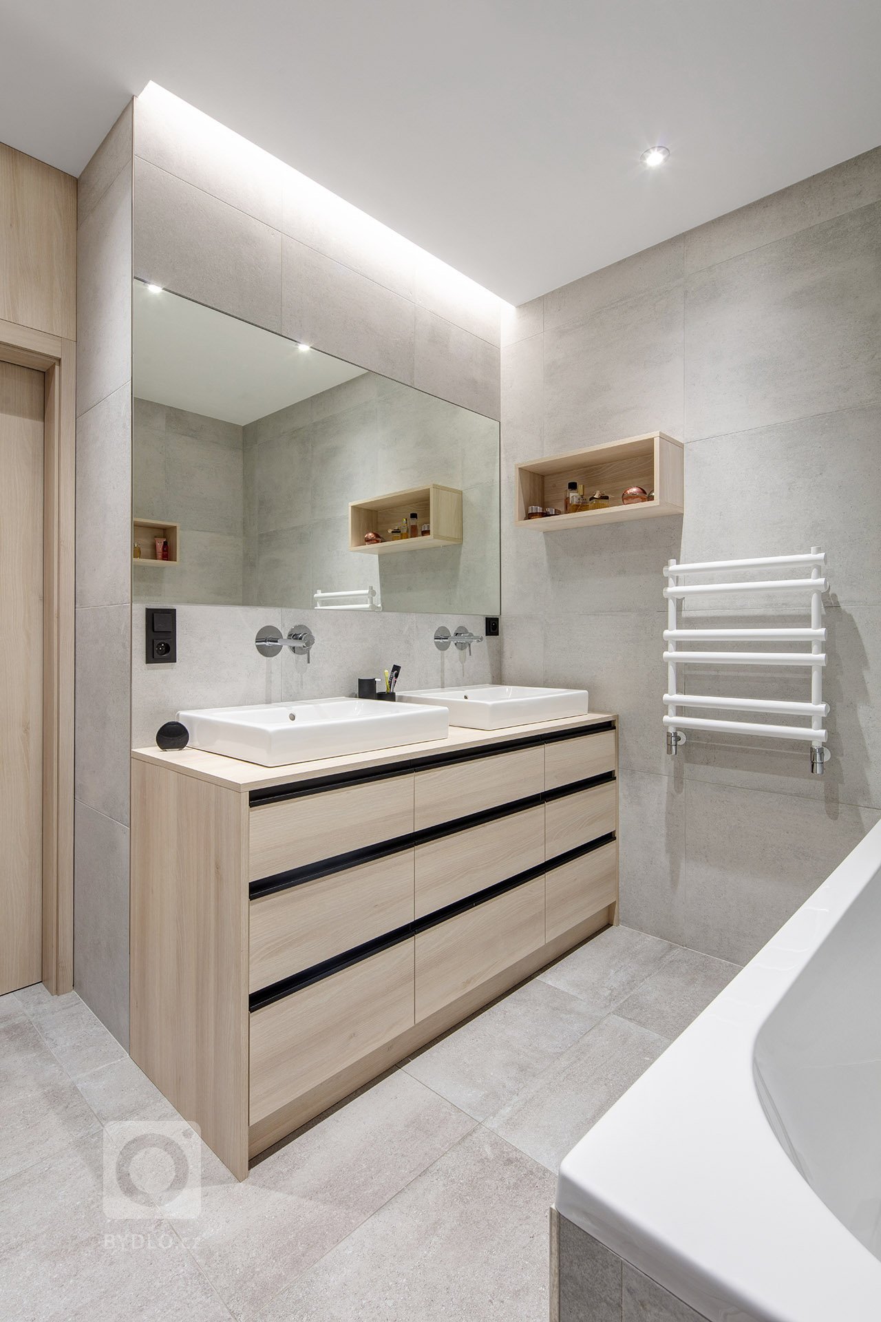 BARRANDOV - rekonstrukce bytu

&nbsp;

Jednalo se rekonstrukci bytu z&nbsp;roku 2002. Původní dispozice byla nevyhovující. Majitelka si přála zvětšit koupelnu…