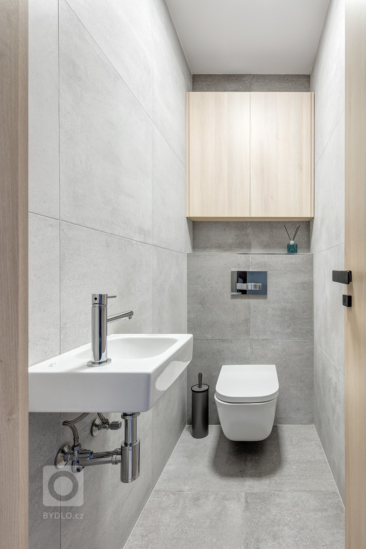 BARRANDOV - rekonstrukce bytu

&nbsp;

Jednalo se rekonstrukci bytu z&nbsp;roku 2002. Původní dispozice byla nevyhovující. Majitelka si přála zvětšit koupelnu…