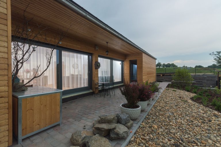 Moderní přízemní bungalov Perseus 120 má zcela&nbsp;netradiční architekturu. Tento dům osloví toho, kdo chce být výjimečný. Přízemní&nbsp;bungalov&nbsp;Perseus…
