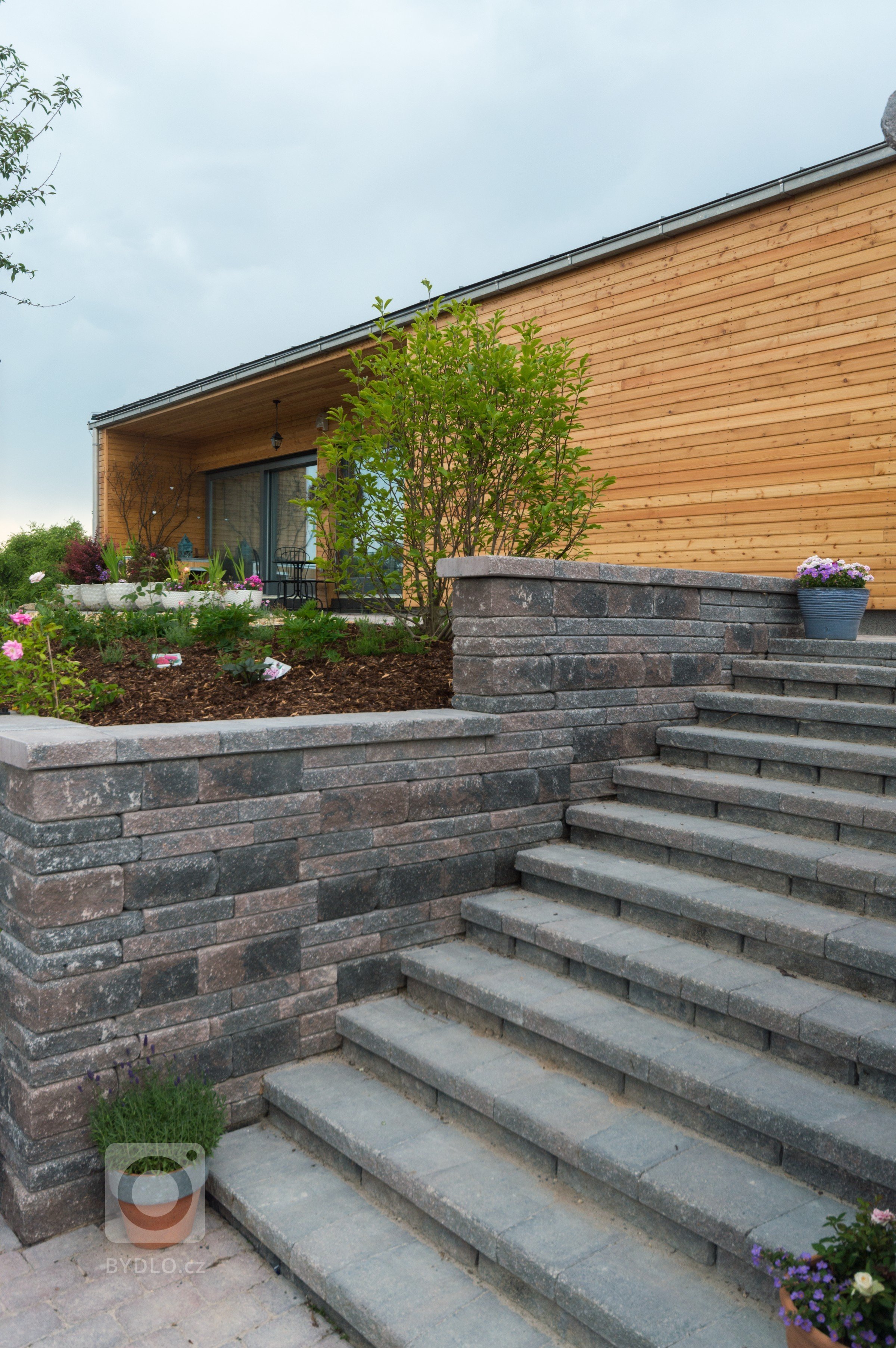 Moderní přízemní bungalov Perseus 120 má zcela&nbsp;netradiční architekturu. Tento dům osloví toho, kdo chce být výjimečný. Přízemní&nbsp;bungalov&nbsp;Perseus…