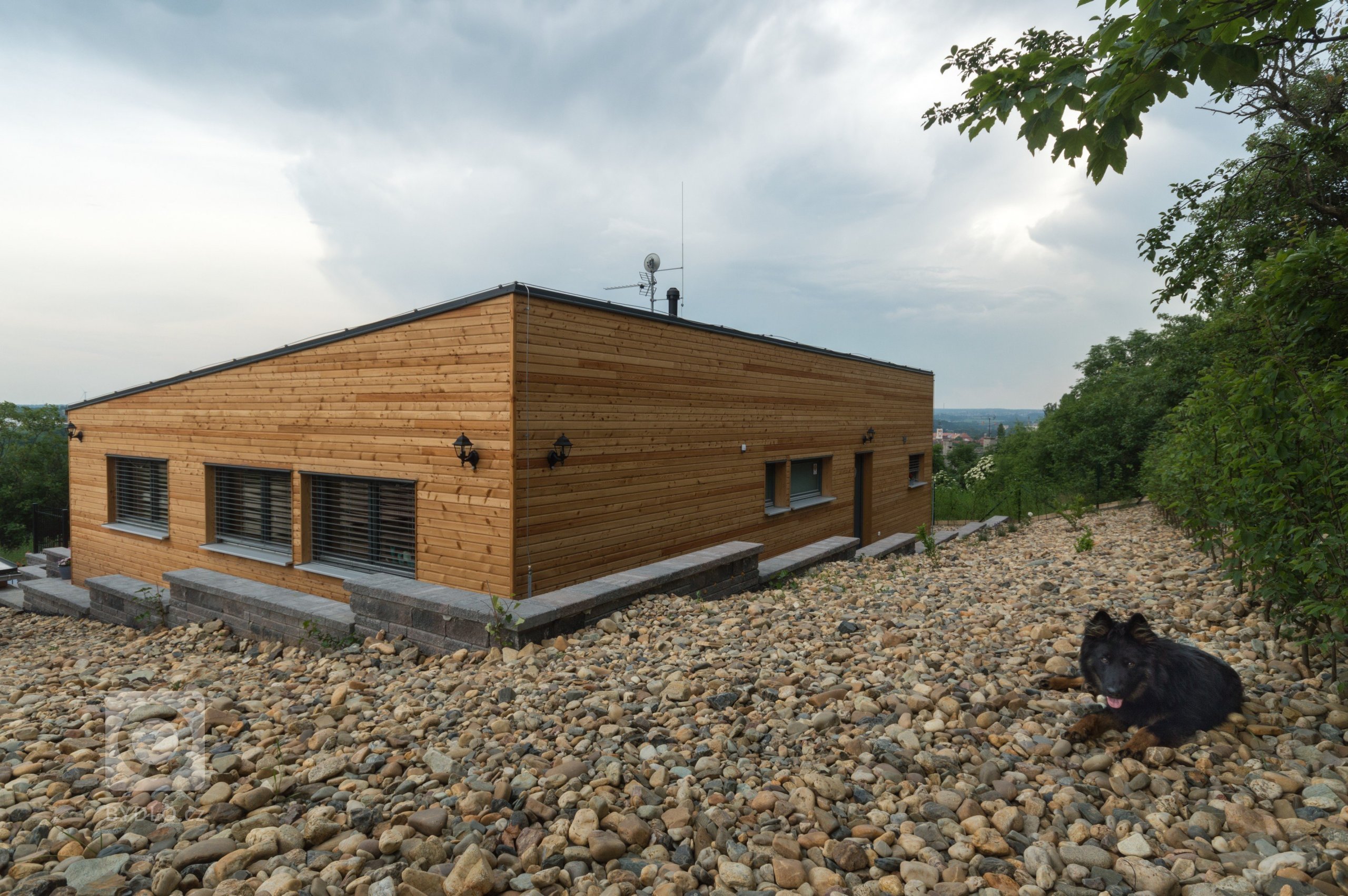 Moderní přízemní bungalov Perseus 120 má zcela&nbsp;netradiční architekturu. Tento dům osloví toho, kdo chce být výjimečný. Přízemní&nbsp;bungalov&nbsp;Perseus…