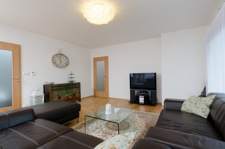 Moderní přízemní bungalov Perseus 120 má zcela&nbsp;netradiční architekturu. Tento dům osloví toho, kdo chce být výjimečný. Přízemní&nbsp;bungalov&nbsp;Perseus…