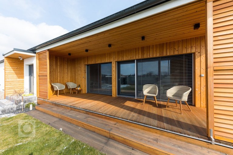 add picture to album