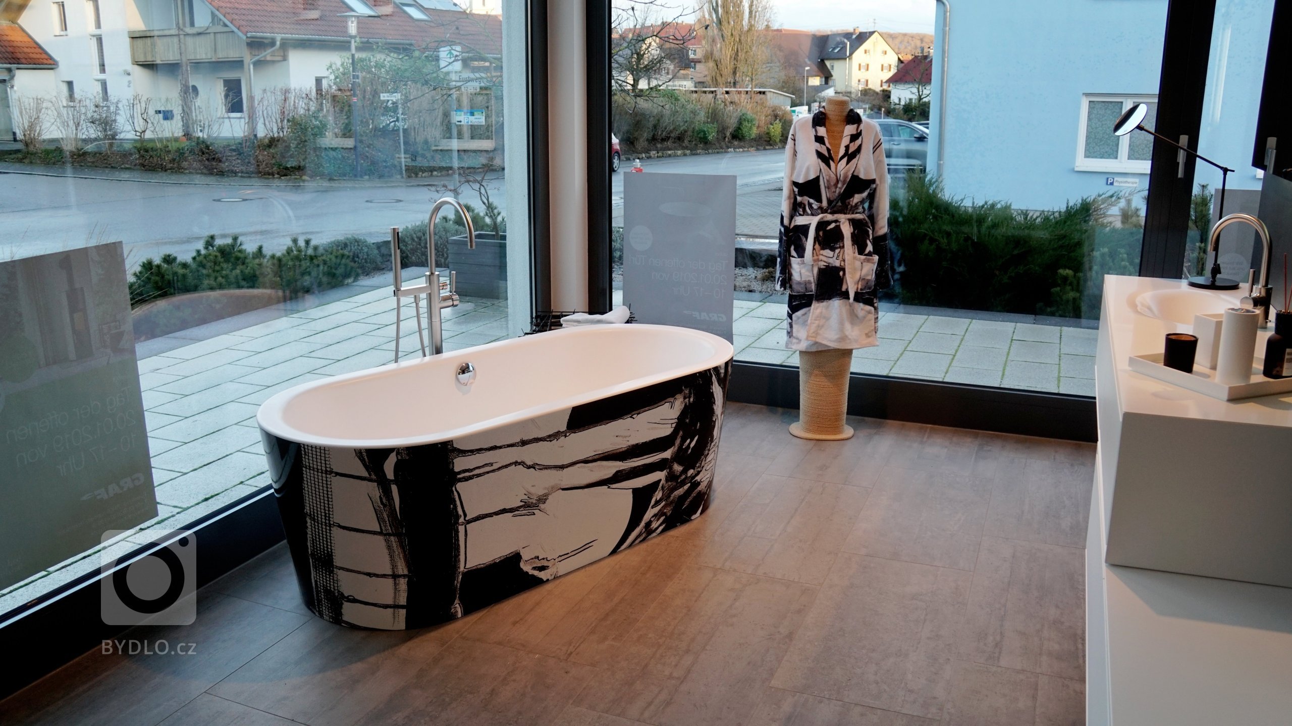 Bílou koupelnu má každý. Vystupte ze stereotypu a obklopte se barvami a elegancí. Relaxování pak bude ještě efektivnější.

Díky pokrokovým technologiím a…