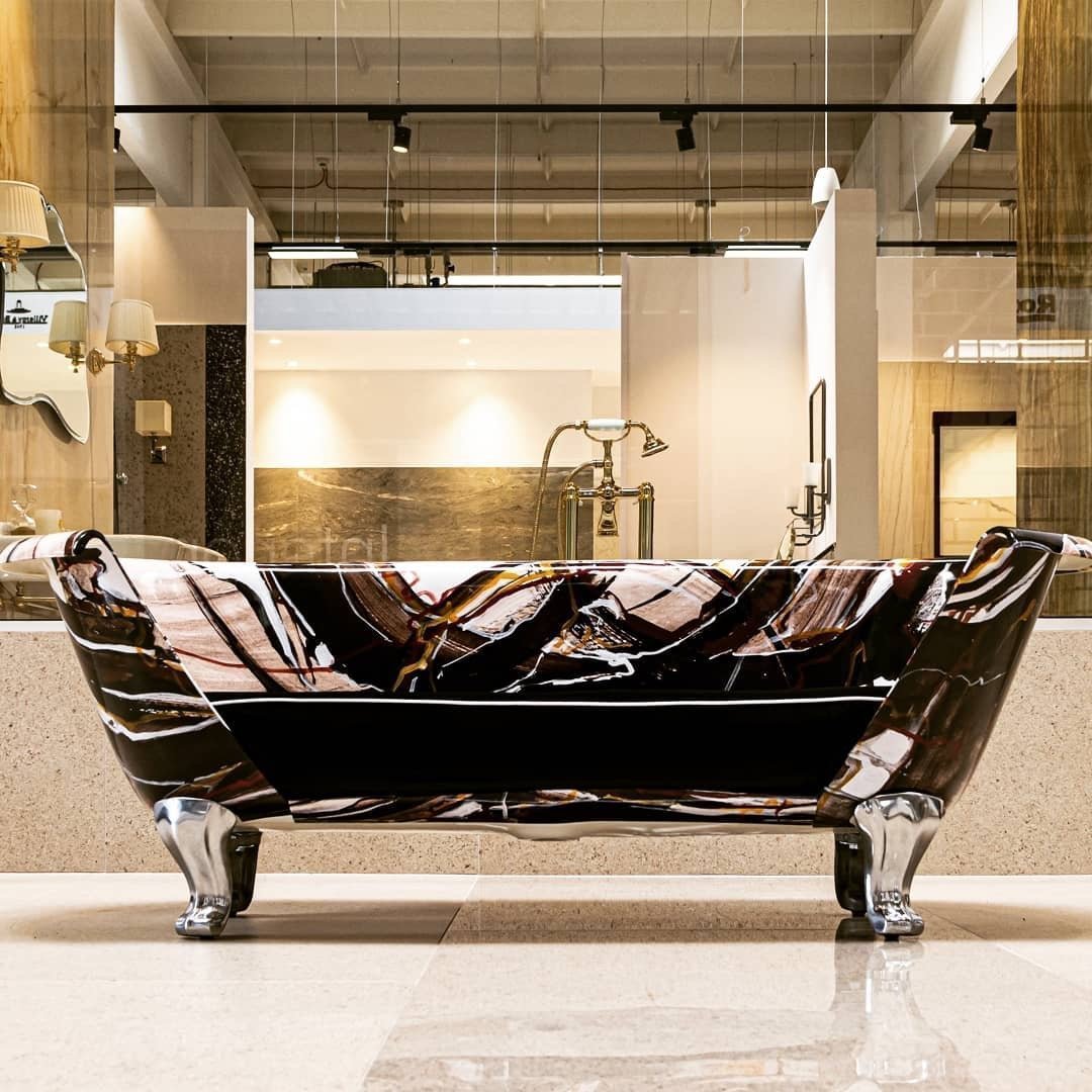 Jsou lidé, kteří vidí krásu všude a ve všem. Ti šikovnější a kreativnější ji umí zvýraznit a ukázat její mnohotvárnost. A dokonce i &quot;obyčejnou&quot; vanu…