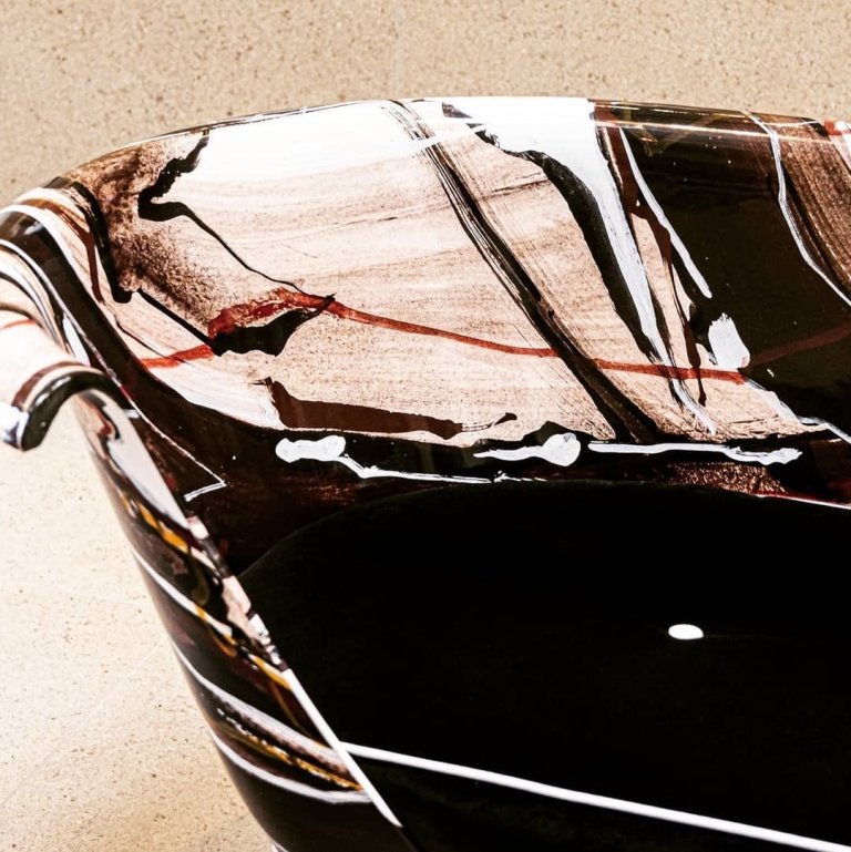 Jsou lidé, kteří vidí krásu všude a ve všem. Ti šikovnější a kreativnější ji umí zvýraznit a ukázat její mnohotvárnost. A dokonce i &quot;obyčejnou&quot; vanu…