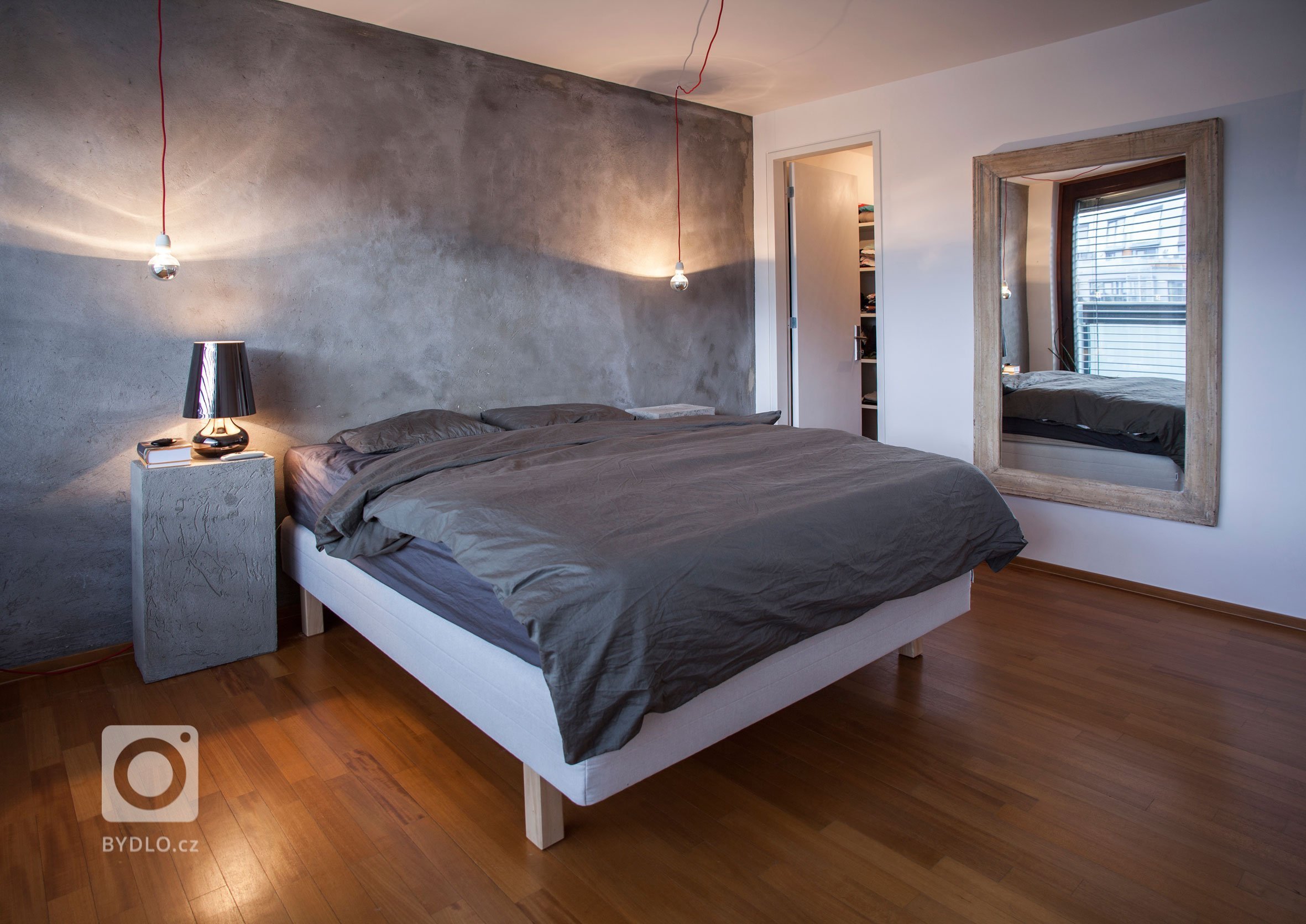 Triplex od pražského ateliéru B2&nbsp;Architecture se nachází v bývalém karlínském industriálním komplexu, který v roce 2009 přestavěla rakouská kancelář…