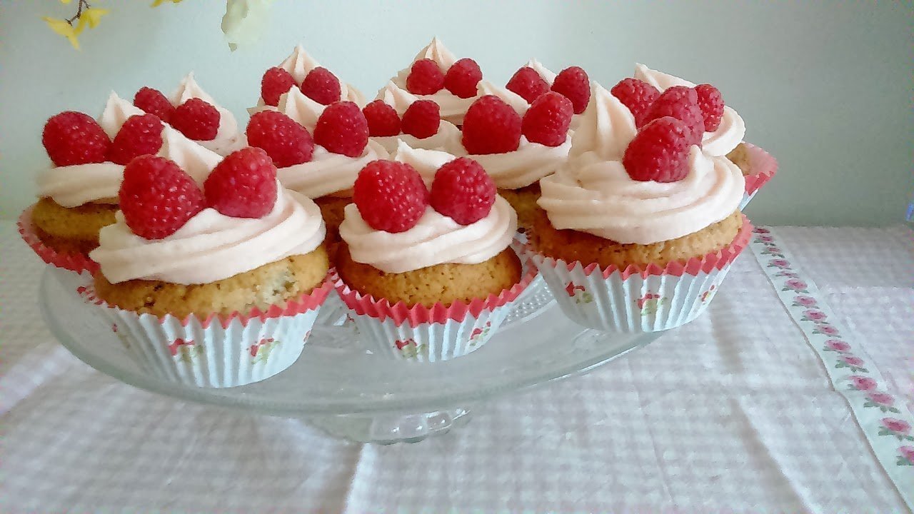 Malinové cupcakes