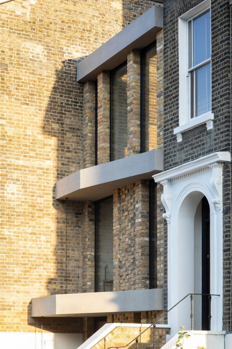 Jedinečný dům vyplnil proluku širokou pouhých 3,35 metrů