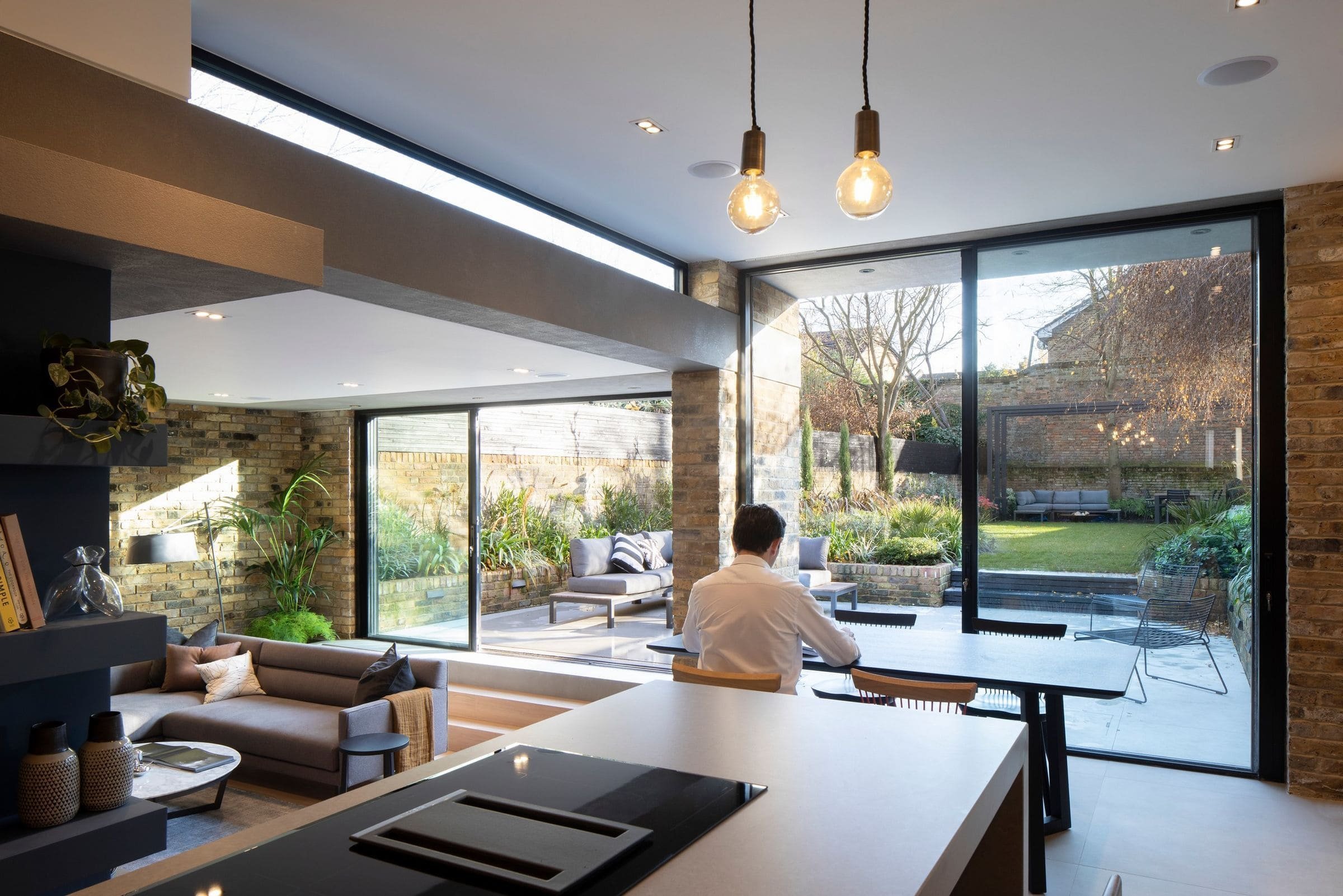 Jedinečný dům vyplnil proluku širokou pouhých 3,35 metrů