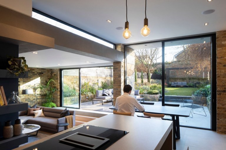 Jedinečný dům vyplnil proluku širokou pouhých 3,35 metrů